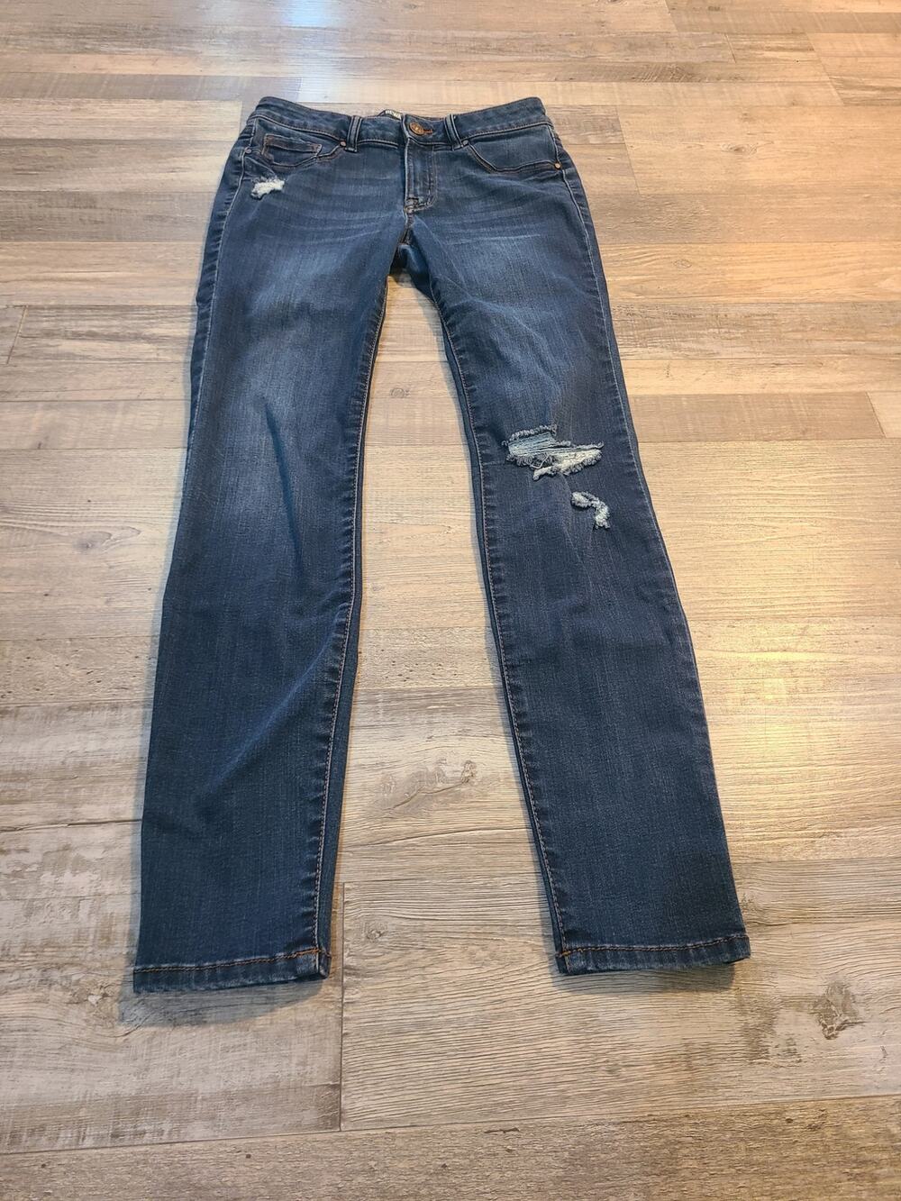 Rewash size 5 juniors darkwash distressed skinny jeans